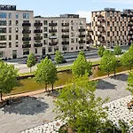 Sanders Arena - Precious One-Bedroom Apartment Close To Metro Station