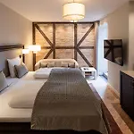 Ascot Hotel
