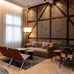Ascot Hotel