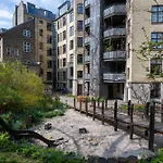 Spacious 3 Bedroom Flat In Peaceful Area