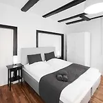 Charming 2-Bed In City Center