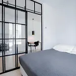 Cool 1-Bed W New Yorker Vibes With Private Terrace