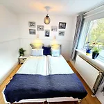 Guesthouse \'Blue House\' In Vintage Villa&Garden