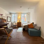 Cozy City Center Chambers With Kitchen And Garden