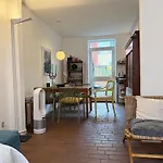 Cozy City Center Chambers With Kitchen And Garden