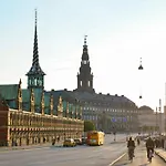 Sanders Park - One-Bedroom Apartment Close To The Metro Station