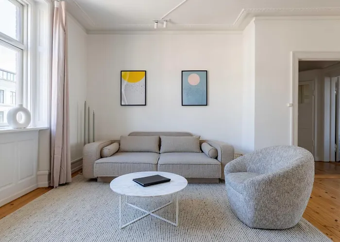 Spacious 3 Bedroom Flat In Peaceful Area