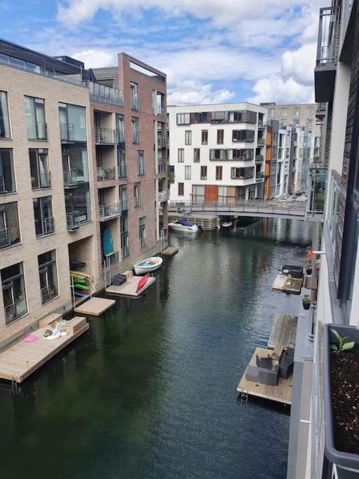 With Canal View Huoneisto