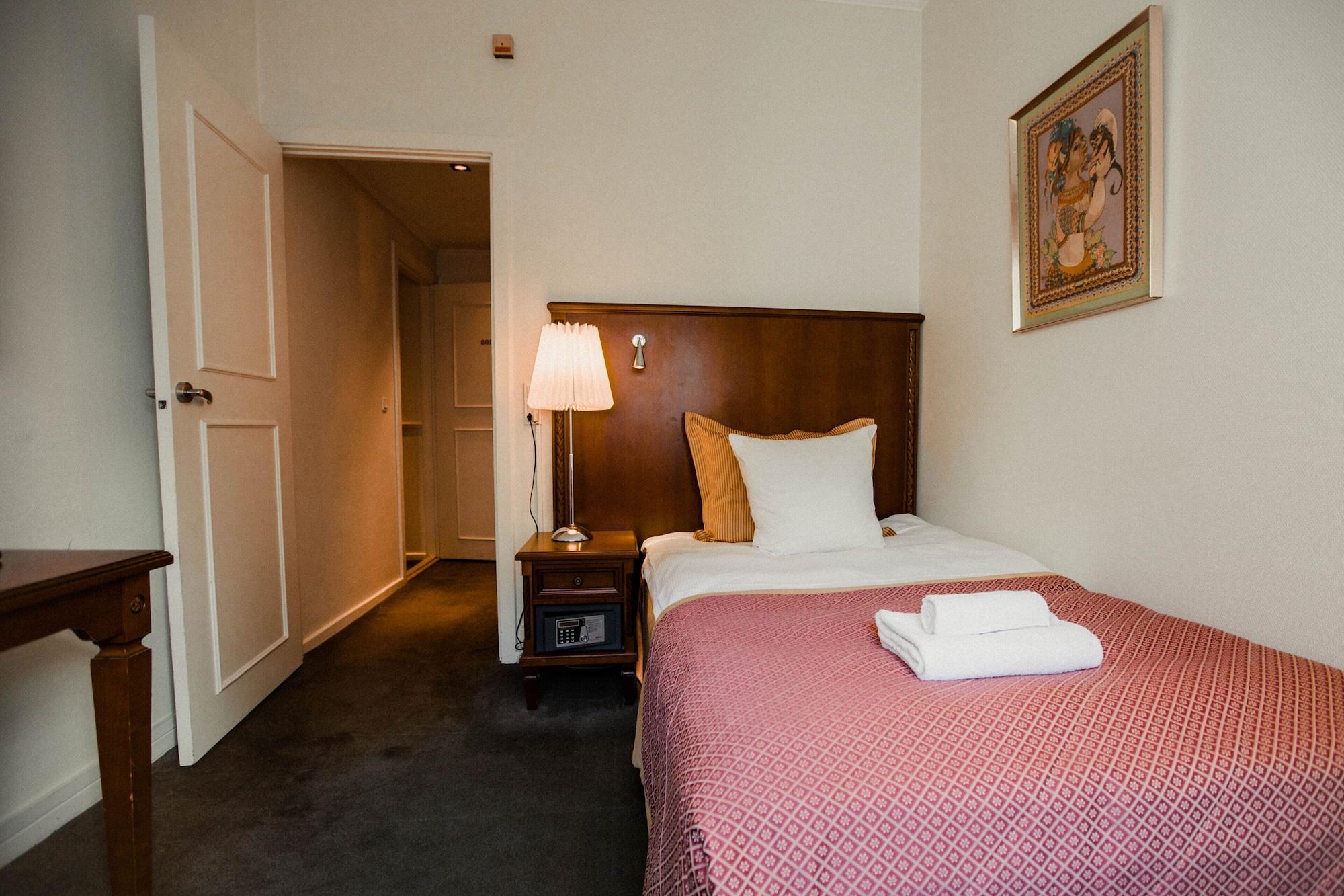 Ascot Hotel 4*