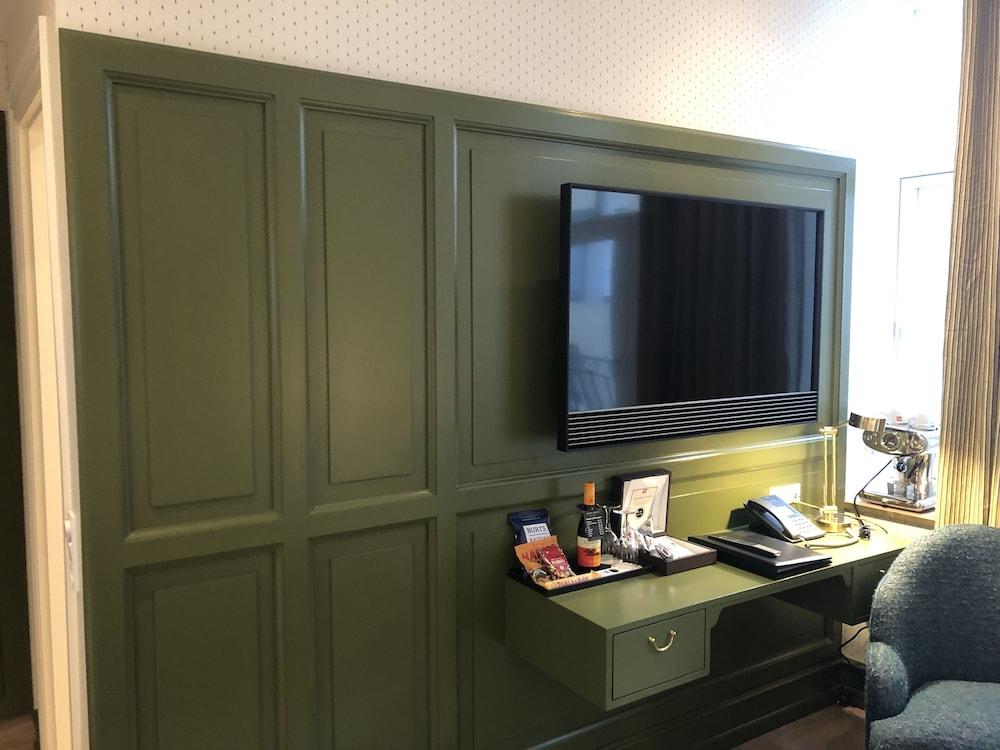 Ascot Hotel 4*