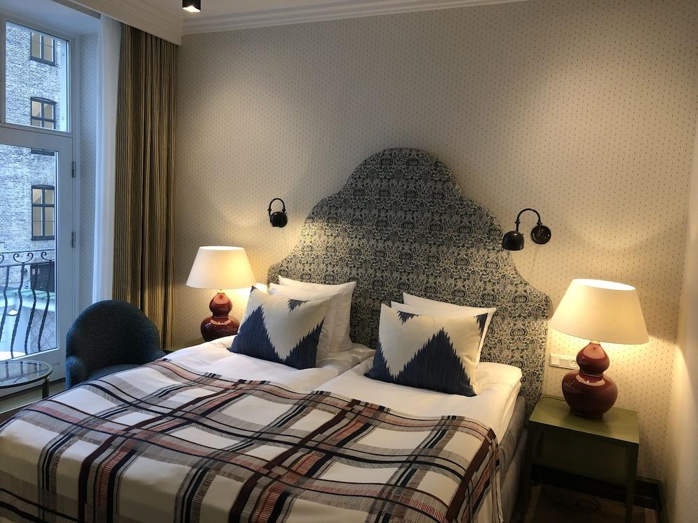 Ascot Hotel 4*
