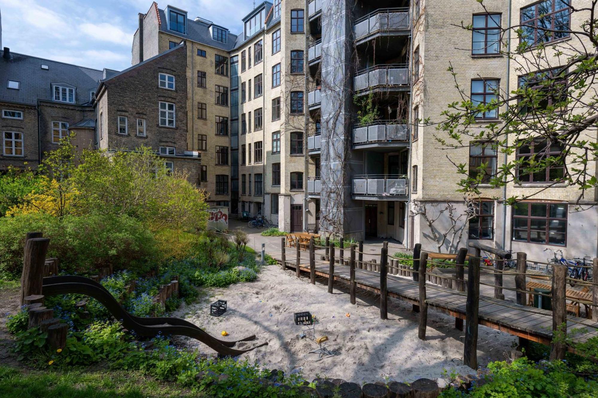 Spacious 3 Bedroom Flat In Peaceful Area