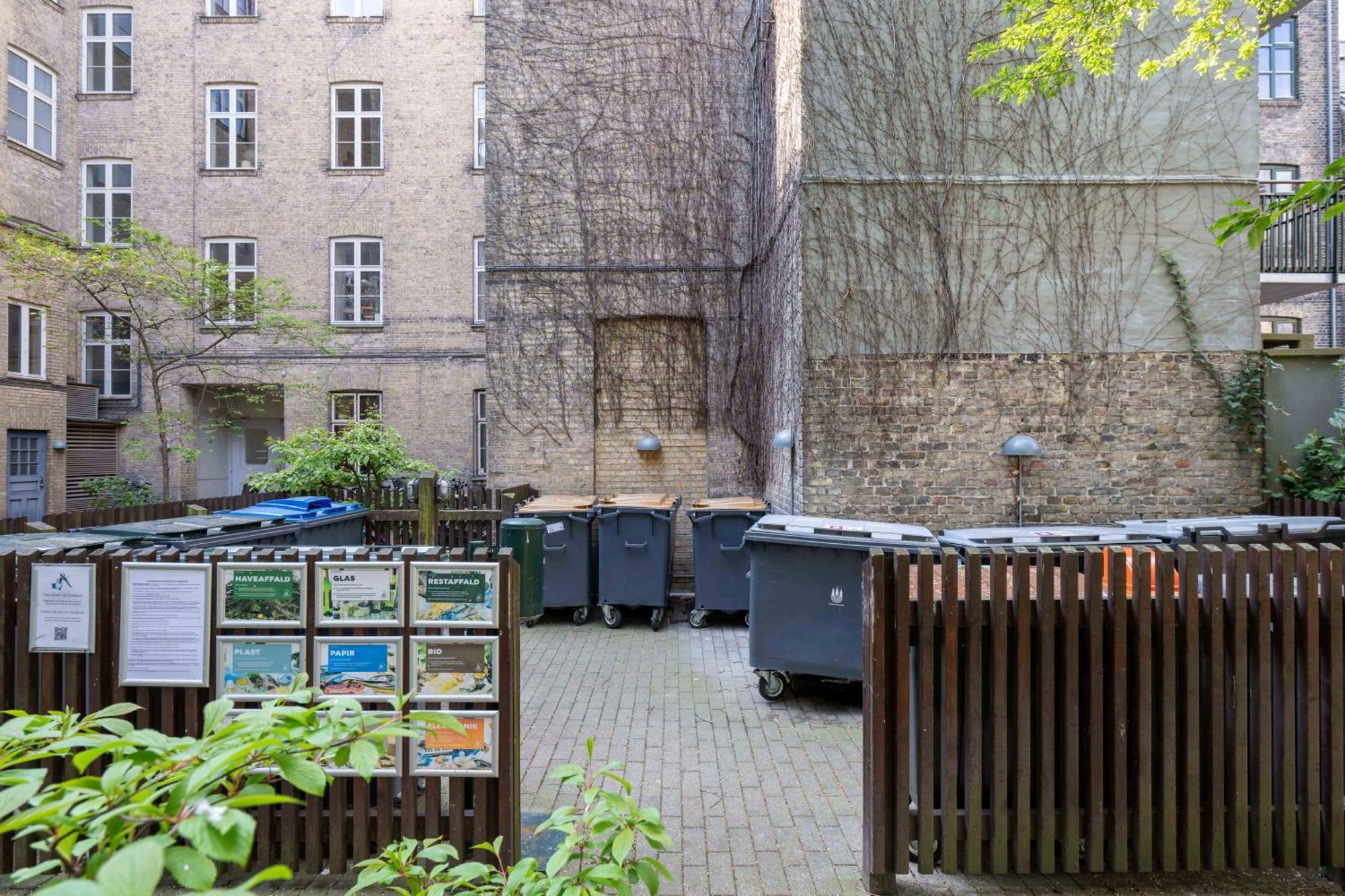 Spacious 3 Bedroom Flat In Peaceful Area Apartment