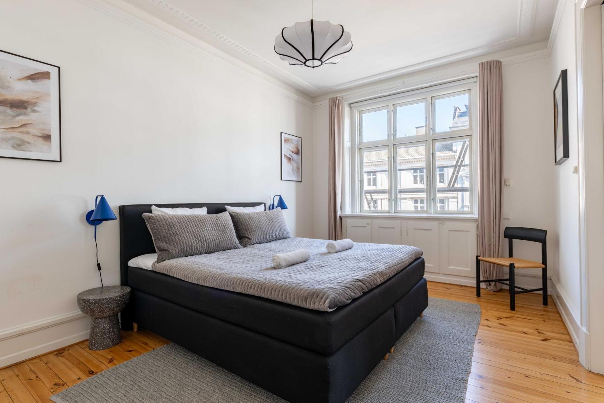 Apartment Spacious 3 Bedroom Flat In Peaceful Area *