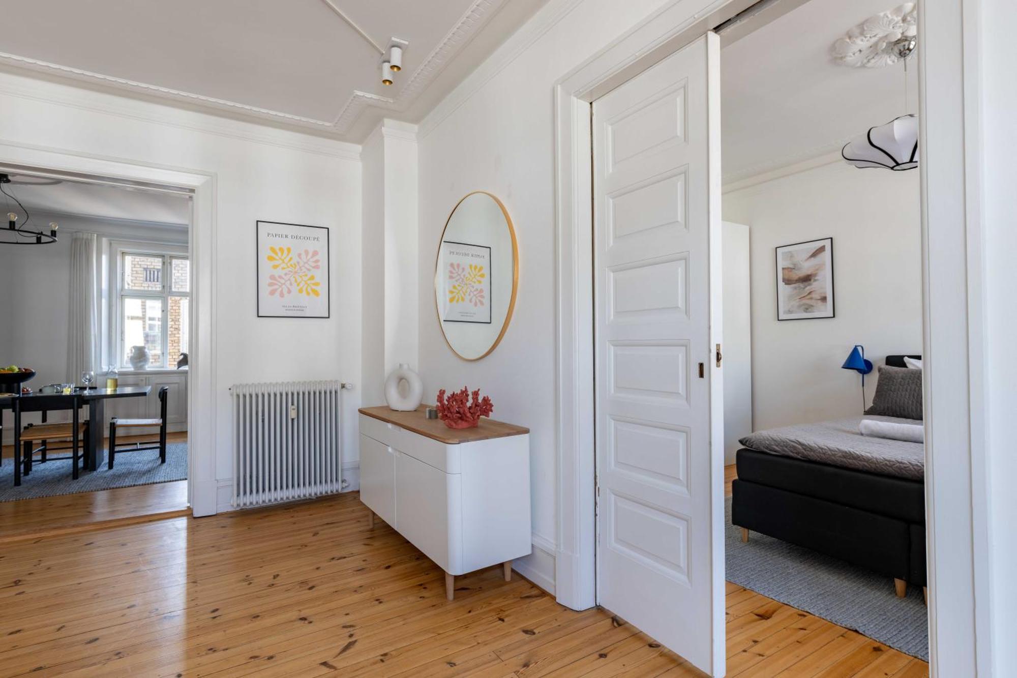 Apartment Spacious 3 Bedroom Flat In Peaceful Area