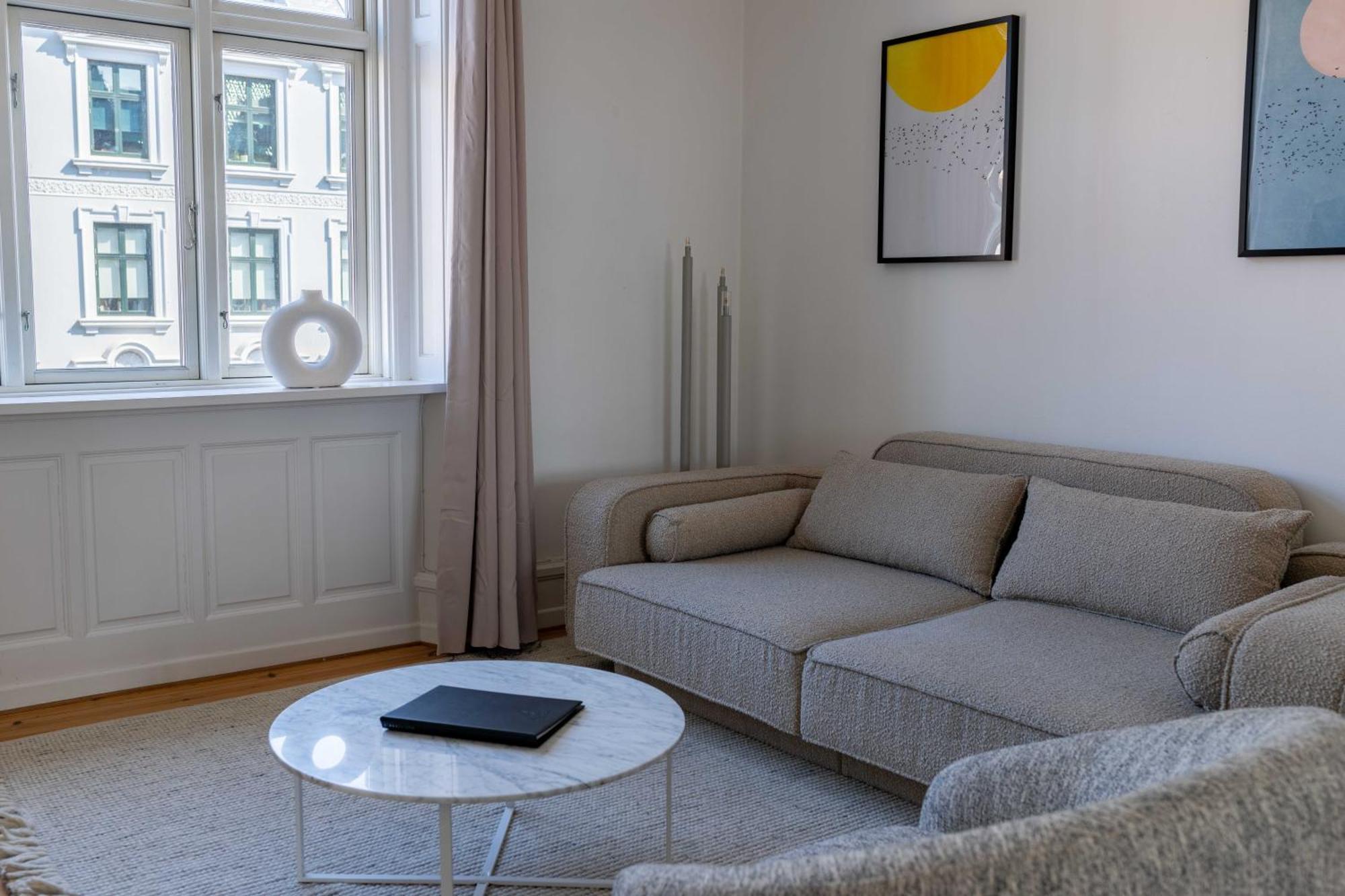 Spacious 3 Bedroom Flat In Peaceful Area Apartment