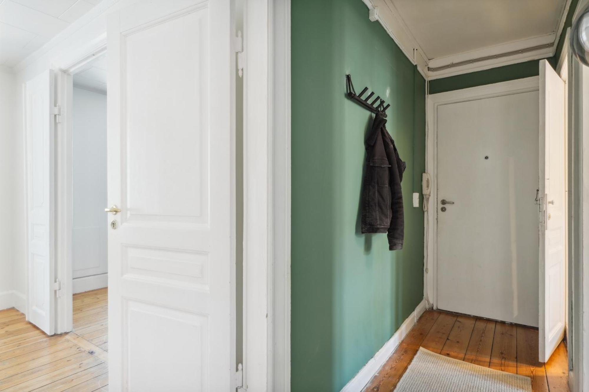 - 2br Sophisticated Urban Retreat