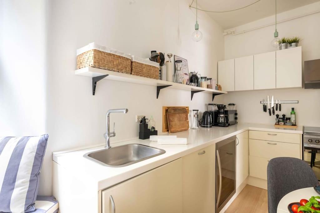 2br Next To The Lakes *