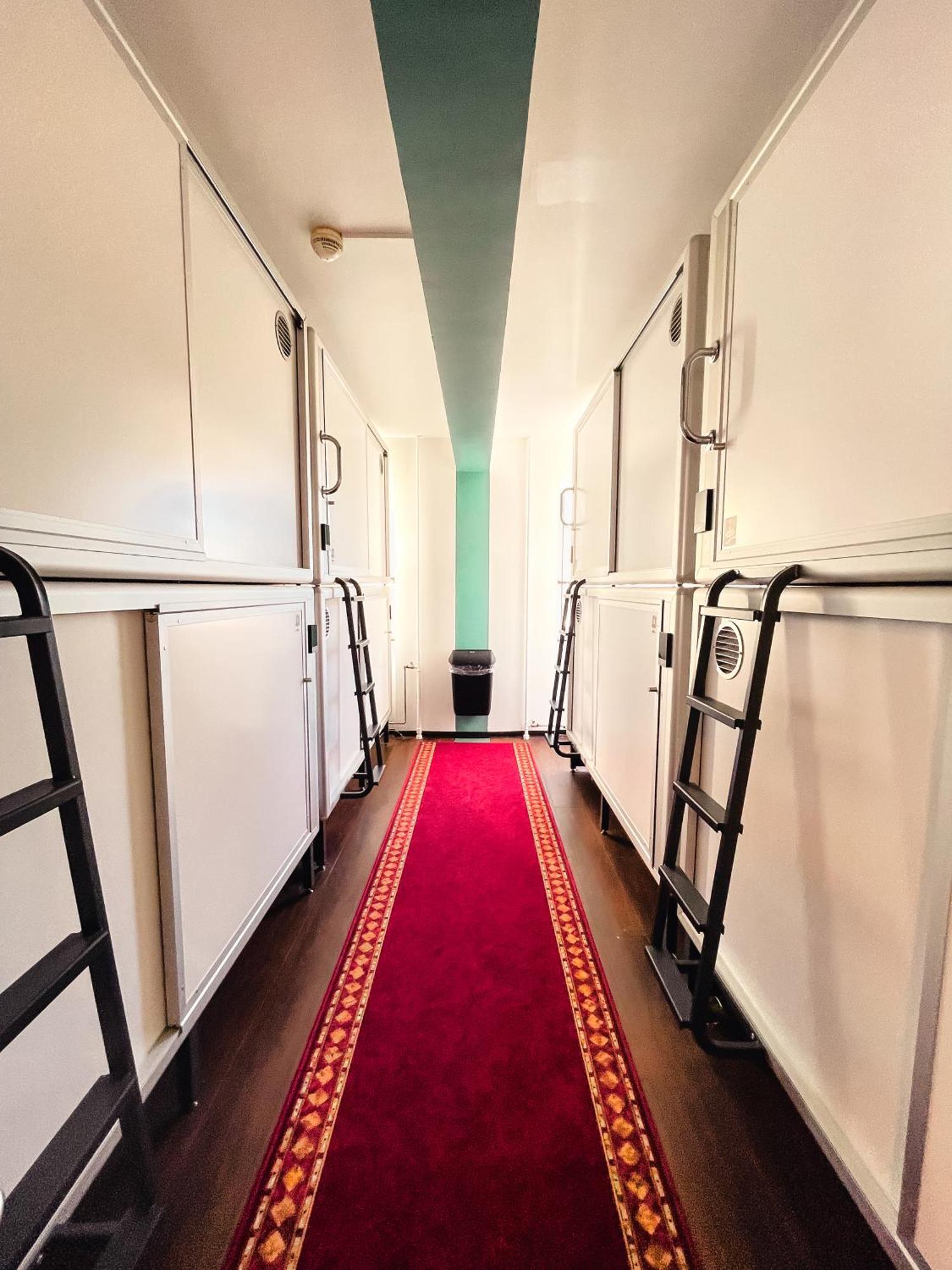 Downtown Hostel *