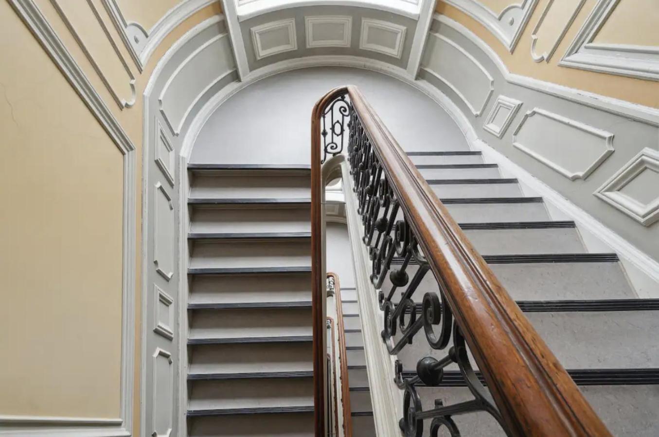 Apartment Stunning Penthouse A Location