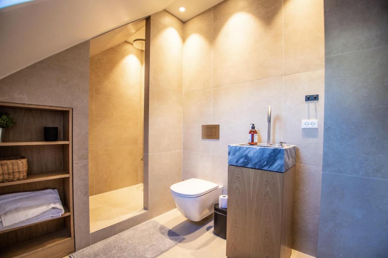 Stunning Penthouse A Location *