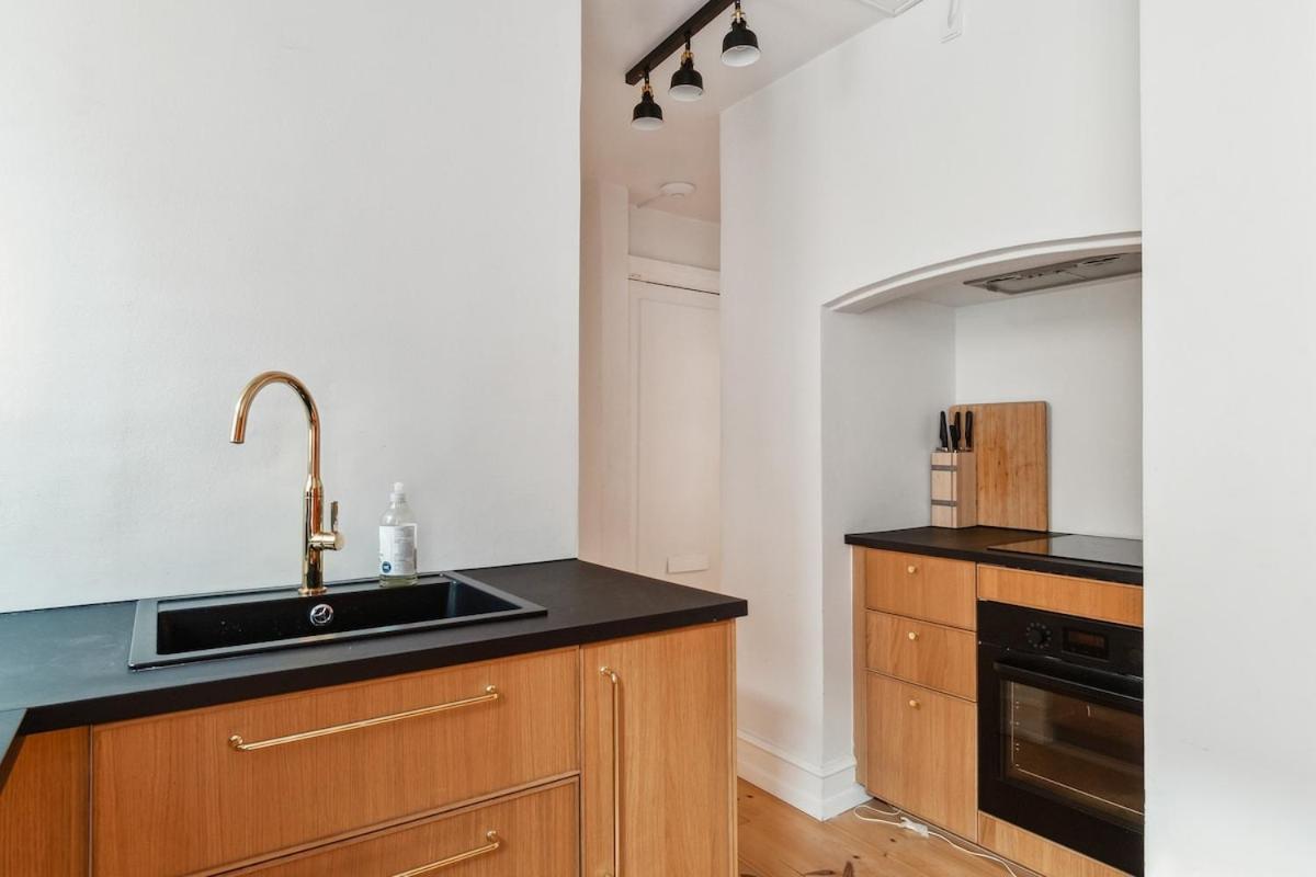 Location - 5 Min To Tivoli And Main Station *