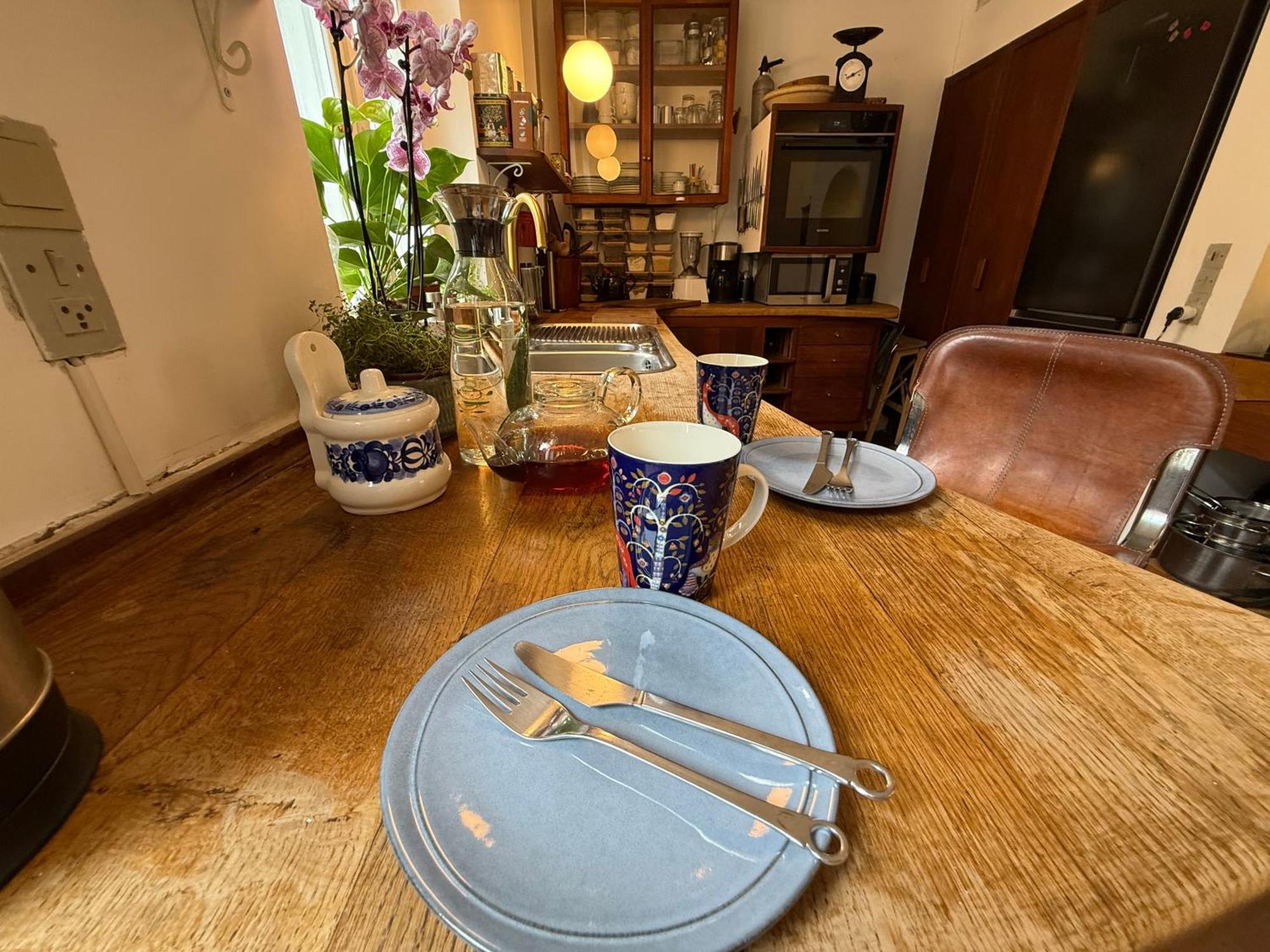 Cozy Center Chambers With Kitchen And Garden Homestay *