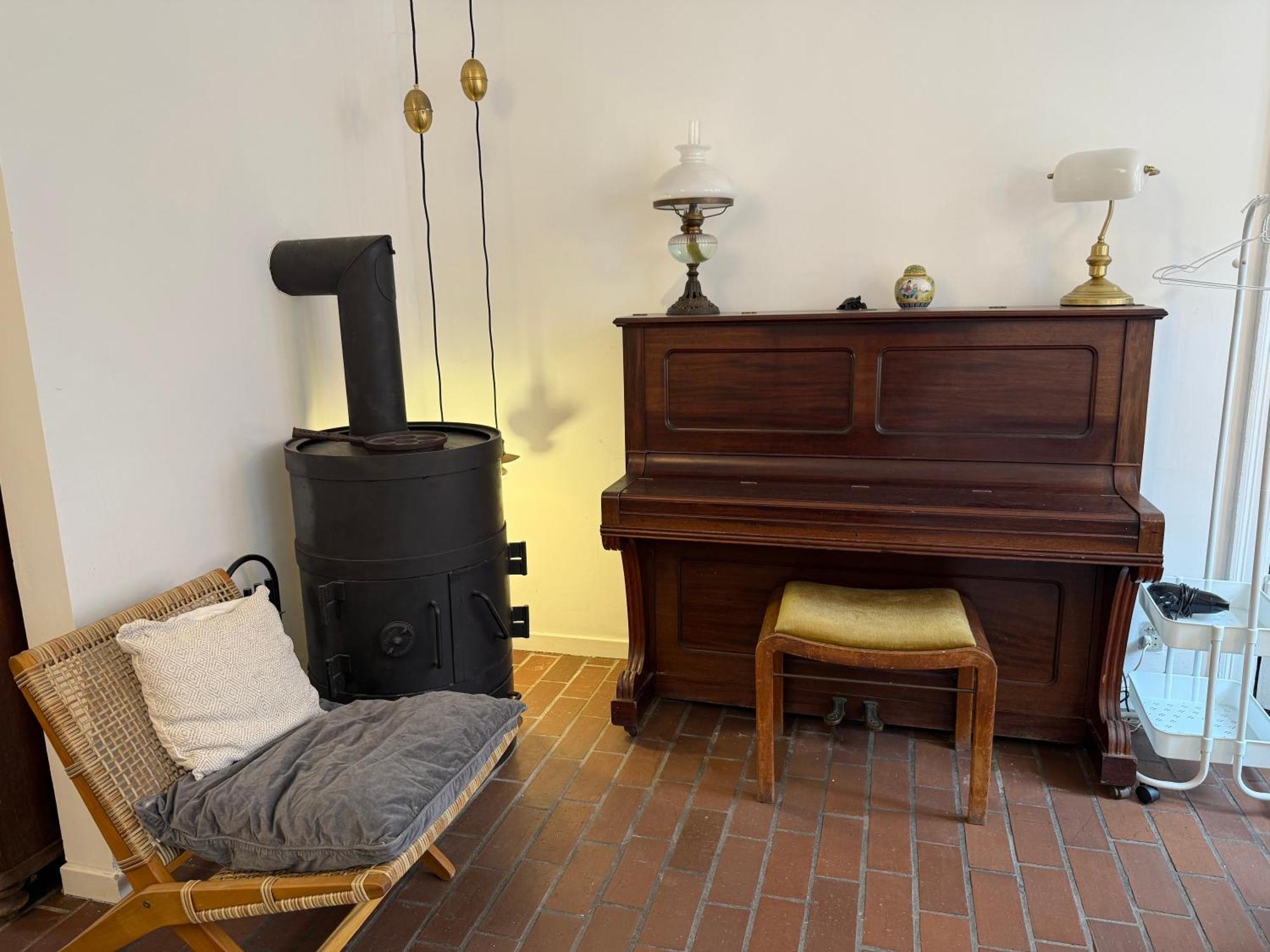 Cozy Center Chambers With Kitchen And Garden Homestay *
