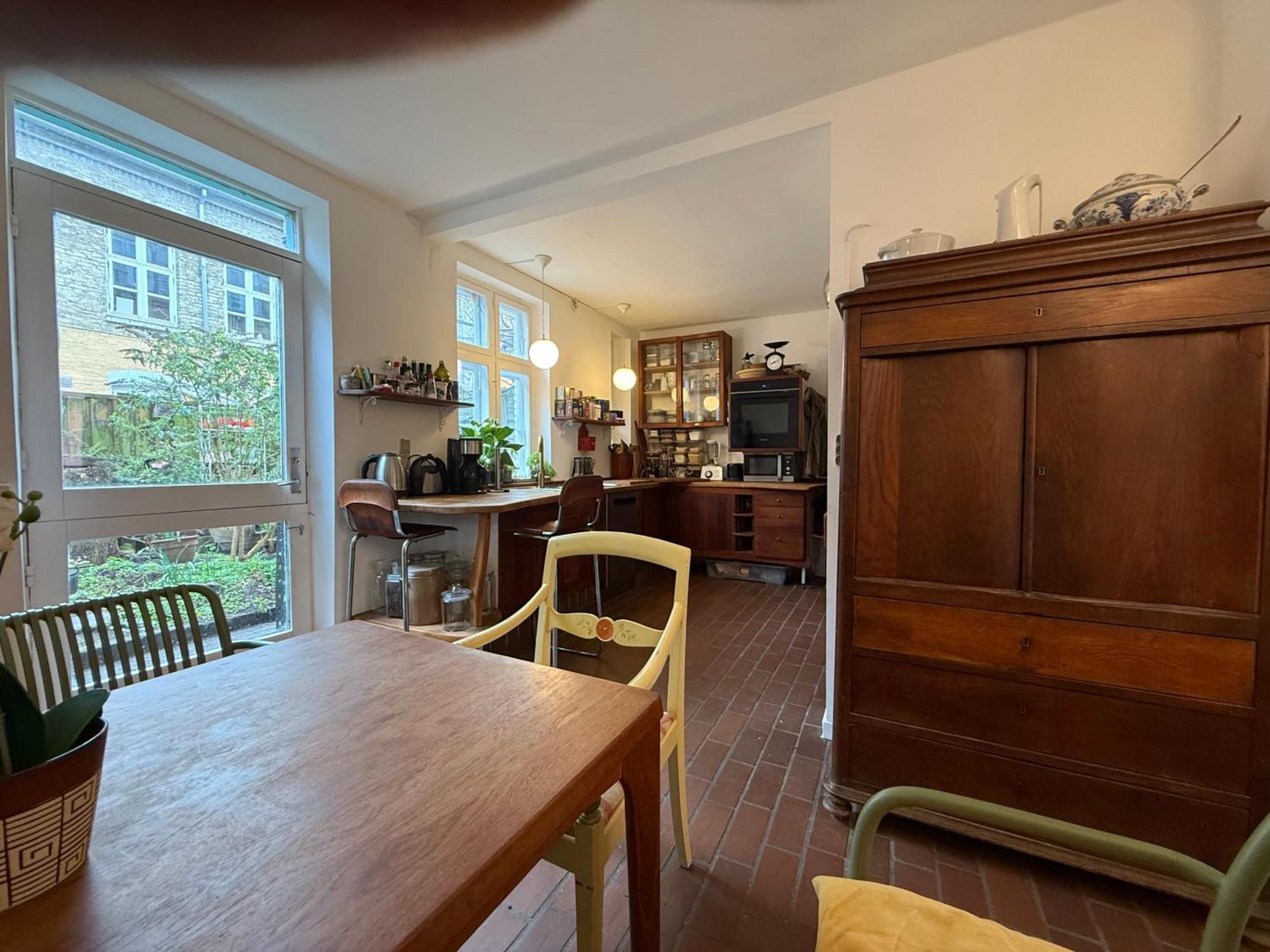 Cozy Center Chambers With Kitchen And Garden