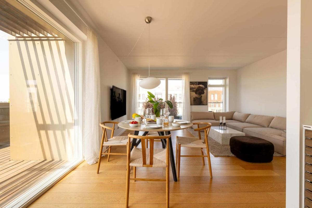 Modern Penthouse With Rooftop In Enghave Brygge *
