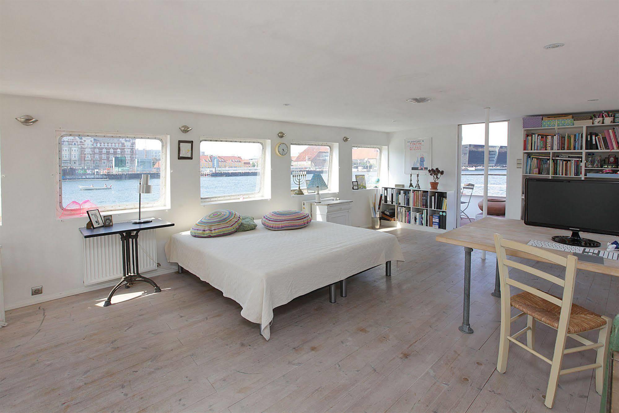 Botel Houseboat Copenhagen