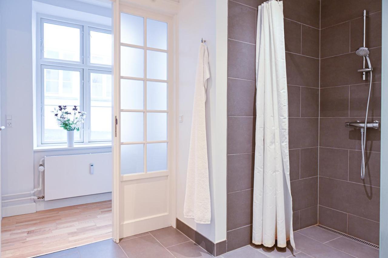 Sanders Tower - Dreamy Two-bedroom In Charming Apartment *