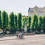 Bright 2-Bedroom Apartment In Sophisticated Frederiksberg