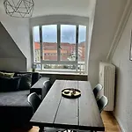 Elegant Apartment With Penthouse View In Cph