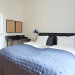 Spacious 3 Bedroom Manor Flat Next To Tivoli