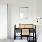 Beautiful 3 Bedroom Apartment Near Shopping & Metro