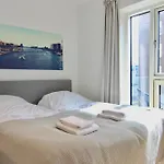 Modern 2-Bed Wbalcony In Orestaden