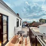Cozy And Bright Apartments With Private Car Park