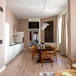 Deluxe Flat At Perfect Location