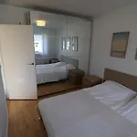 Cosy Appartment Near City, Beach, Metro & Airport