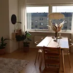 Cosy Appartment Near City, Beach, Metro & Airport