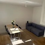 Stylish Apartment In Cool Street