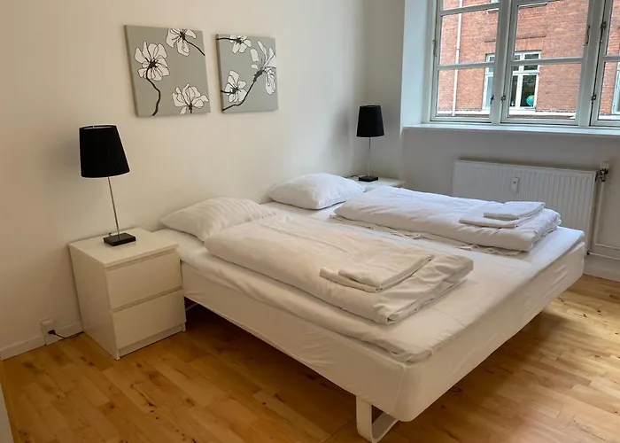 Bright 2-Bedroom Apartment In Sophisticated Frederiksberg