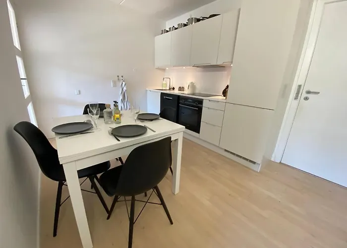 Central Copenhagen Apt With Balcony, Free Parking & Elevator