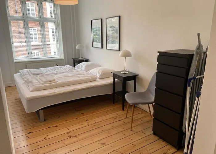 Bright 2-Bedroom Apartment In Elegant Osterbro
