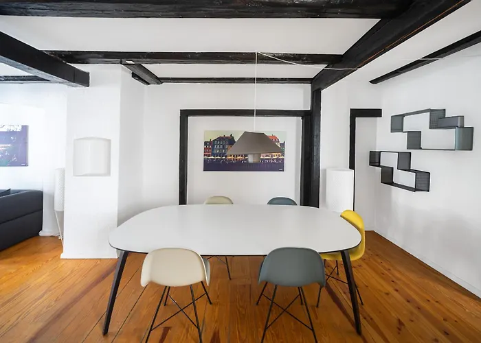 Charming City Apartment W. 2-Bedrooms