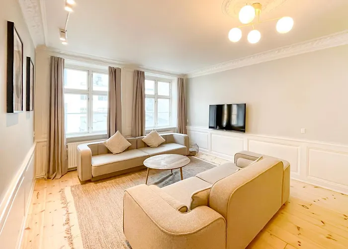 Big 4 Bedroom Flat With Bathtub By Cph City Hall Square
