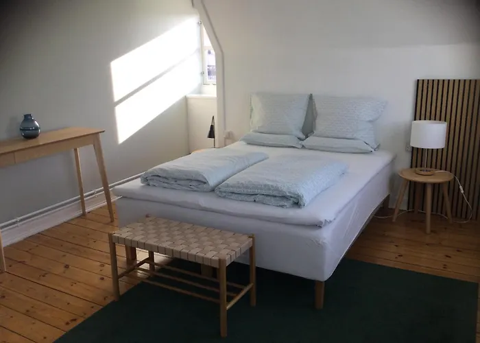 Two Quiet Apartments