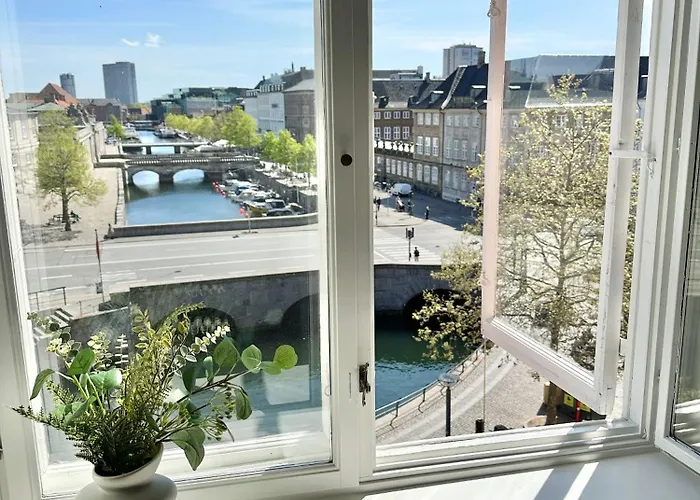Deluxe 4 Bedrooms 180 M2 Canal View Prime Location