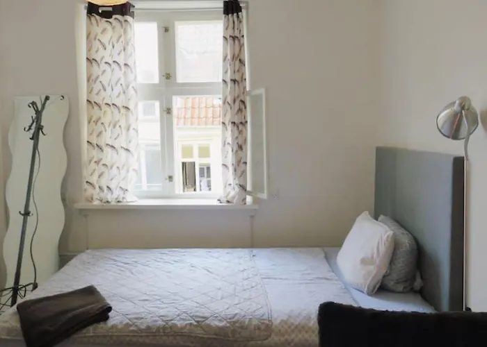 Lovely 1 Bed Room Private Room Close To Norreport